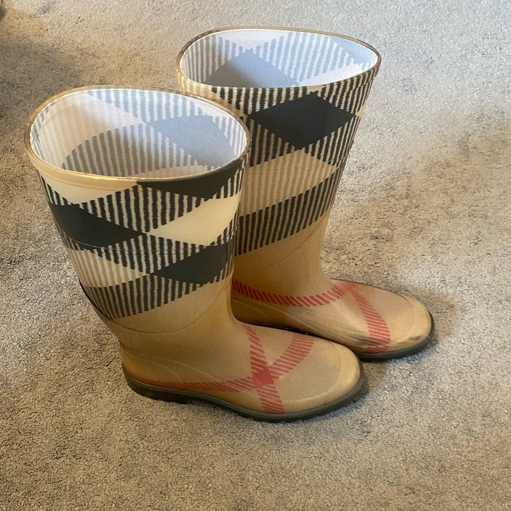 Burberry House Check Pattern Rubber
Rain Boots Womens 39